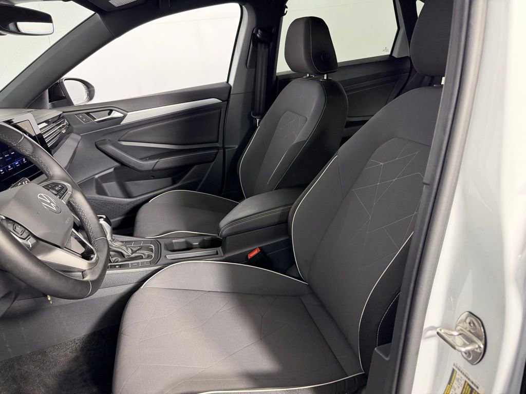 Used 2025 Volkswagen Jetta Sport image 21