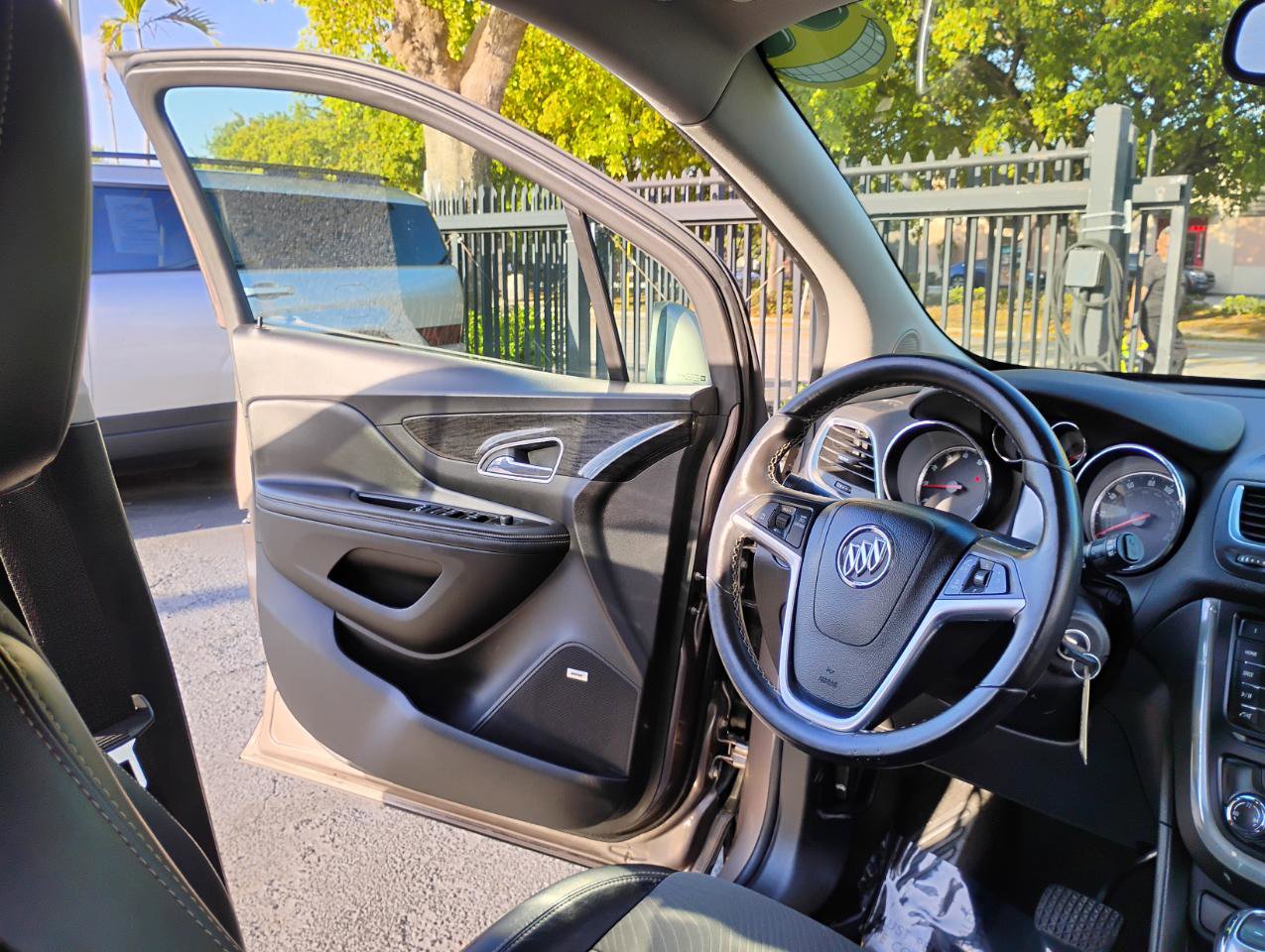 Used 2014 Buick Encore Convenience FWD image 29
