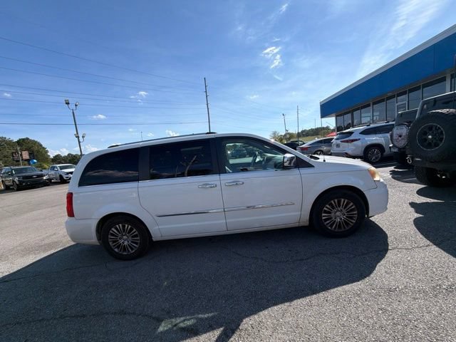 Used 2011 Chrysler Town & Country Limited FWD image 12