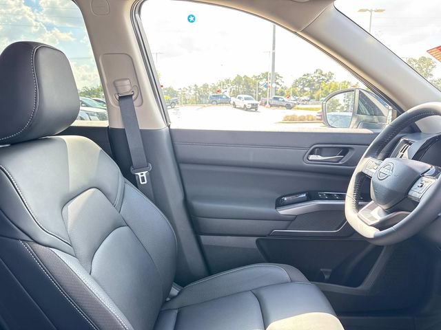 New 2026 Nissan Pathfinder SL FWD image 11