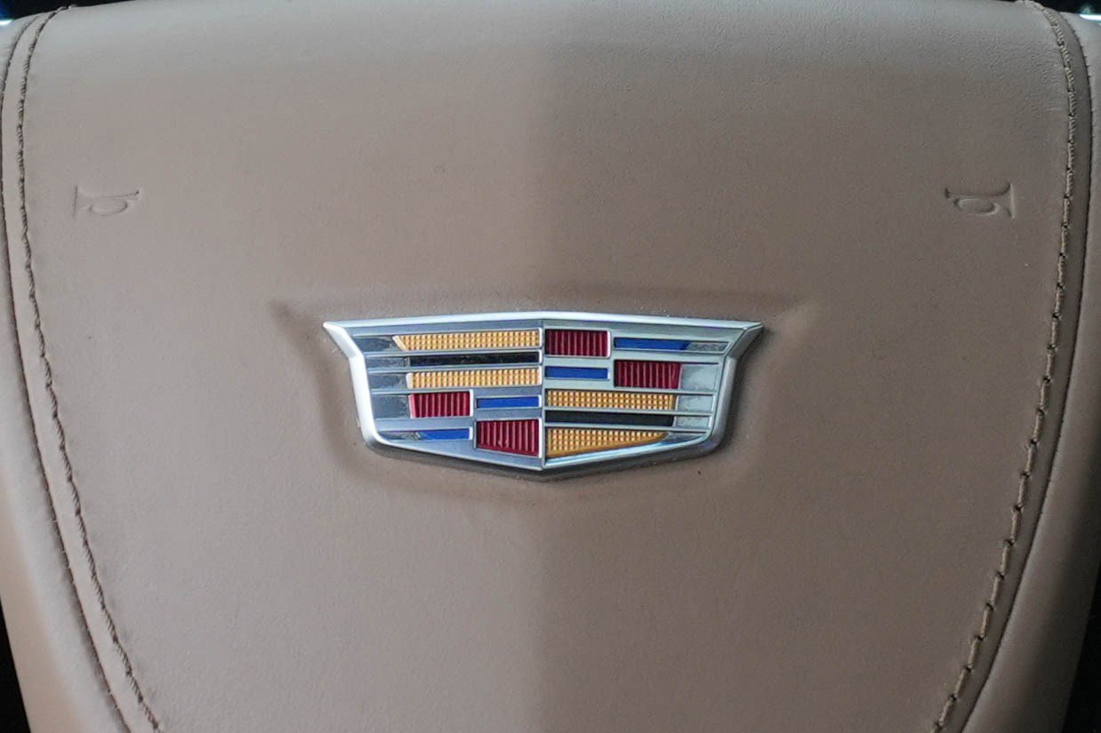 Used 2020 Cadillac Escalade Platinum AWD/4WD image 16