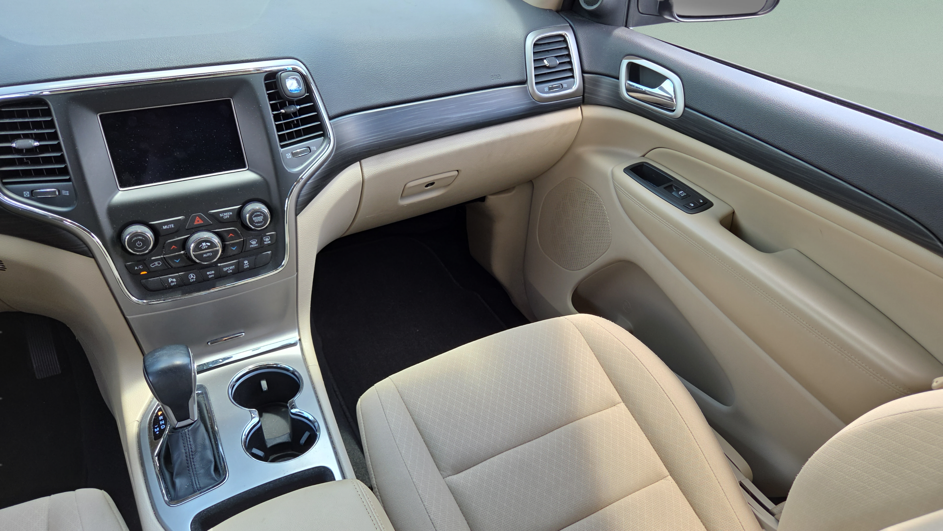 Used 2021 Jeep Grand Cherokee Laredo RWD image 14