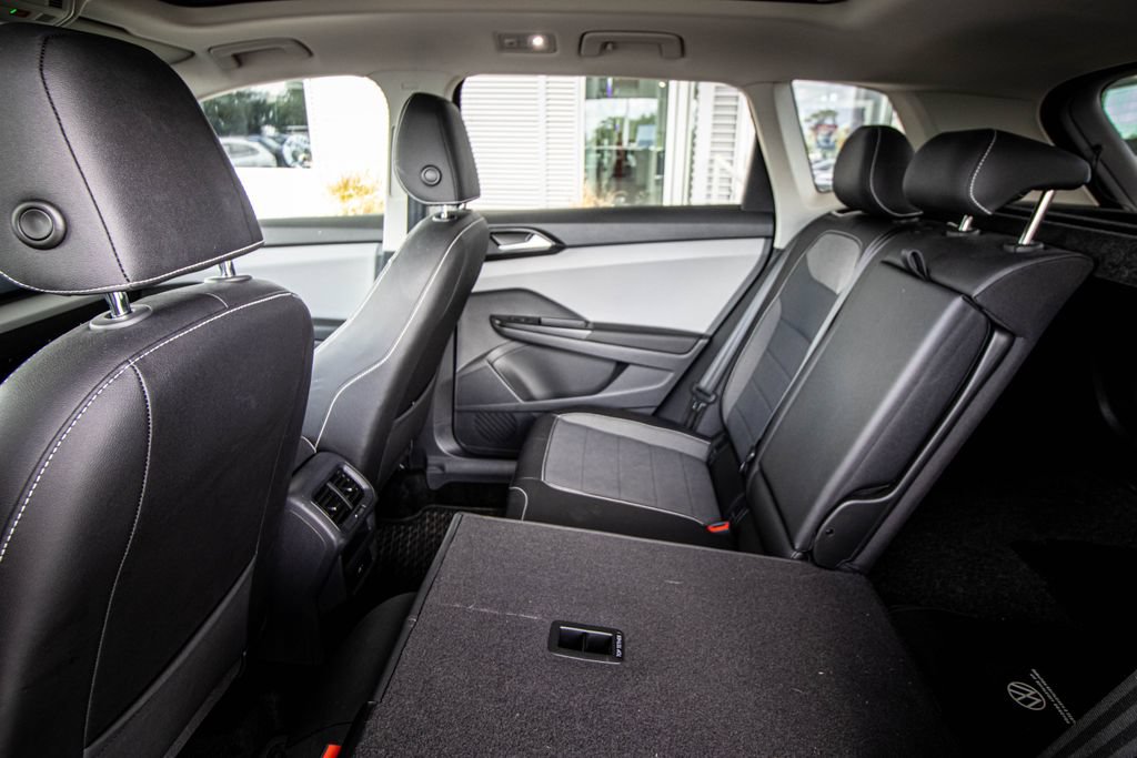Certified 2023 Volkswagen Taos SE w/ Panoramic Sunroof Package FWD image 26