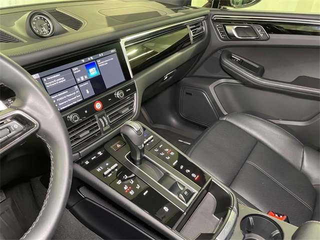 Certified 2025 Porsche Macan image 35