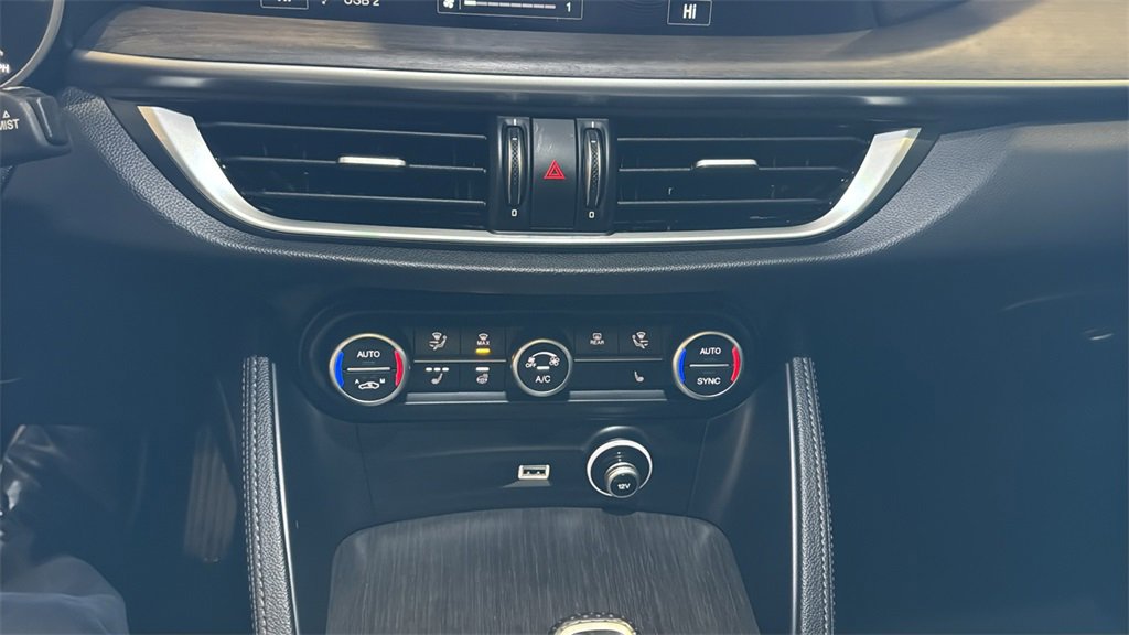 Used 2020 Alfa Romeo Stelvio Ti w/ Nero Edizione image 28