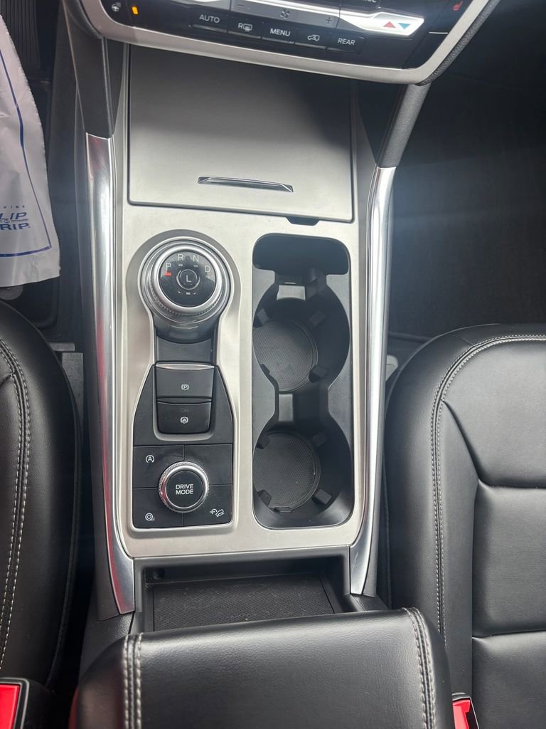 Used 2023 Ford Explorer XLT w/ Equipment Group 202A AWD/4WD image 14
