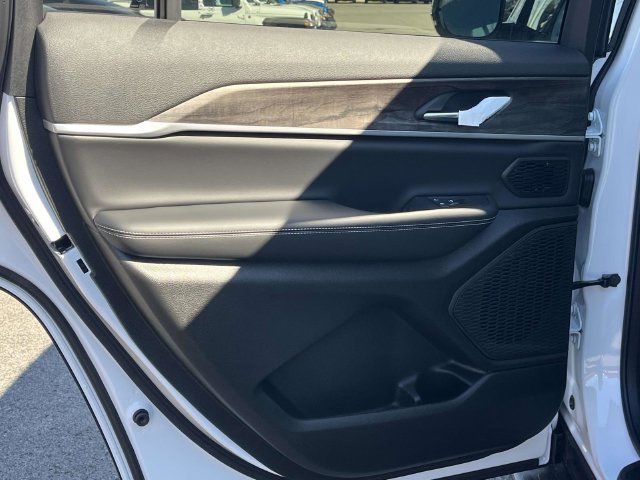 New 2027 Jeep Grand Cherokee L Limited AWD/4WD image 15