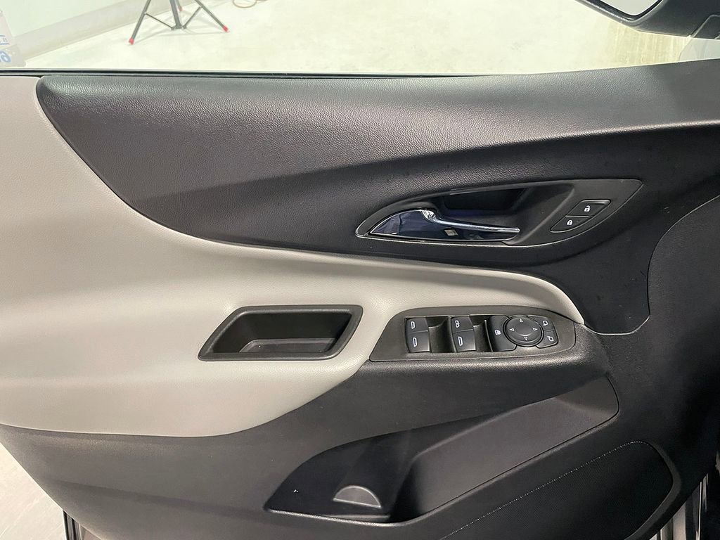 Used 2023 Chevrolet Equinox LS w/ Midnight Edition image 18