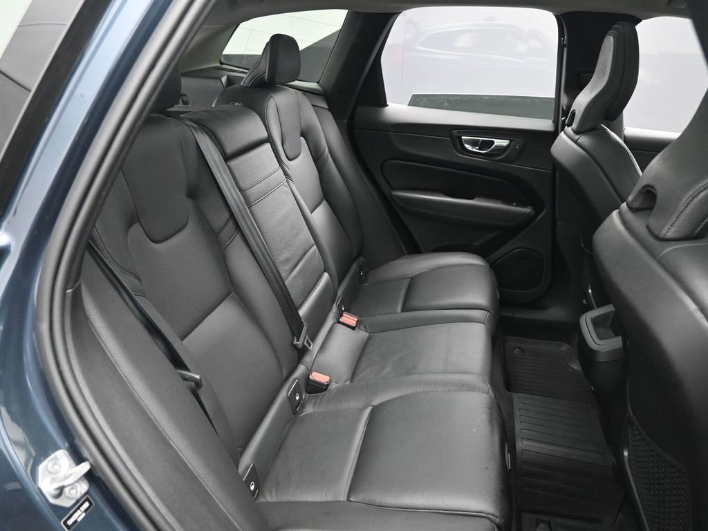 Used 2020 Volvo XC60 T6 Momentum image 23