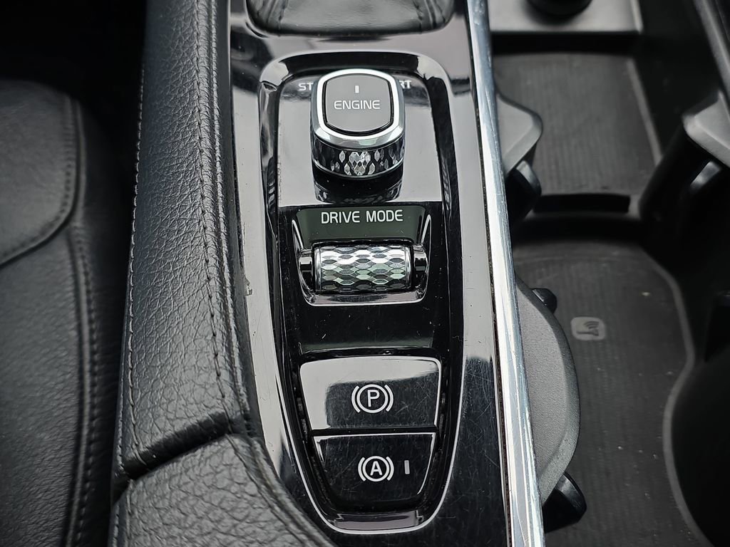 Used 2016 Volvo XC90 T6 Momentum w/ Protection Package Plus AWD/4WD image 30