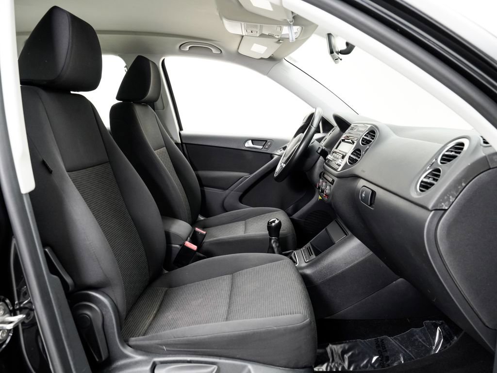 Used 2013 Volkswagen Tiguan S image 21