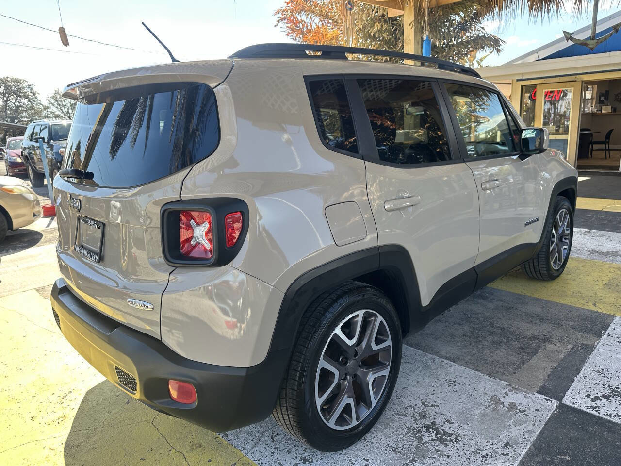 Used 2015 Jeep Renegade Latitude image 5