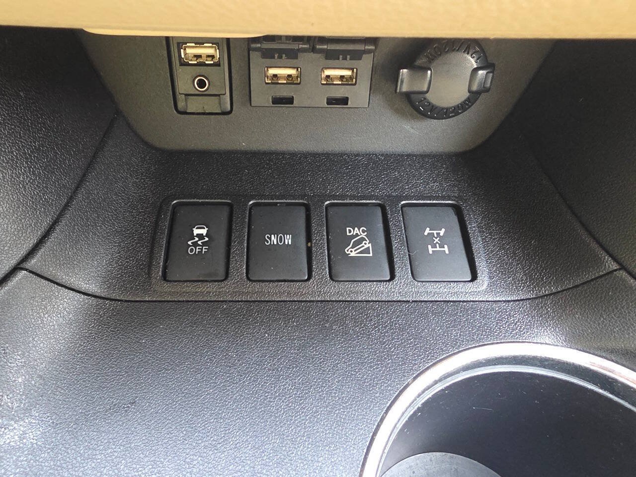 Used 2019 Toyota Highlander XLE AWD/4WD image 26