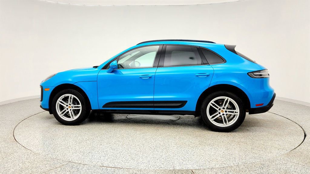 Used 2022 Porsche Macan w/ Premium Package Plus image 8