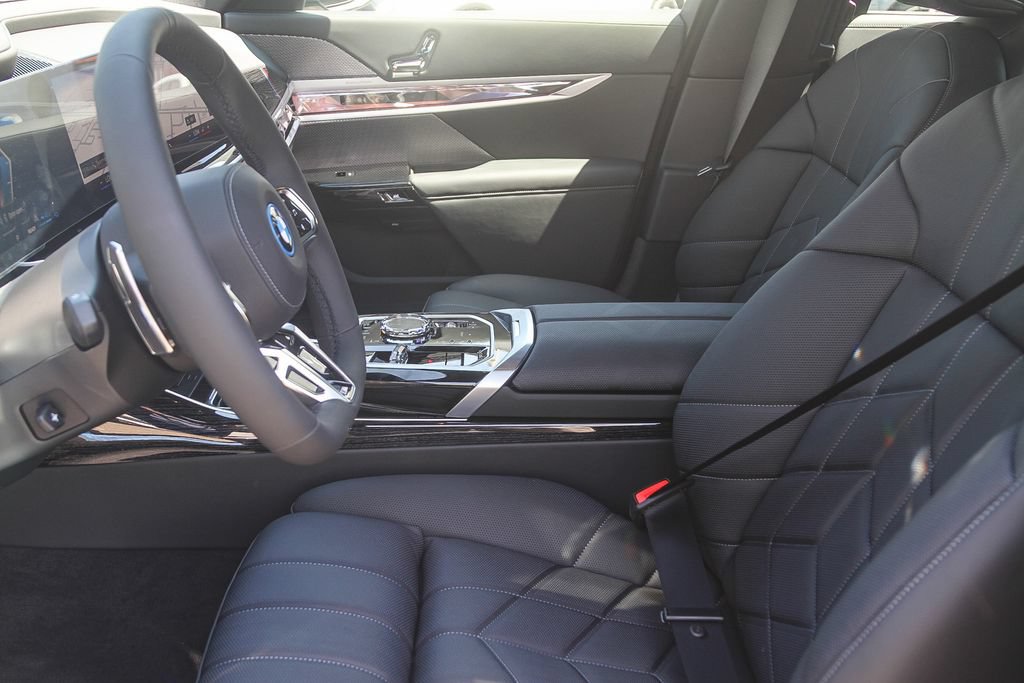 New 2026 BMW 750e xDrive w/ Premium Package AWD/4WD image 13