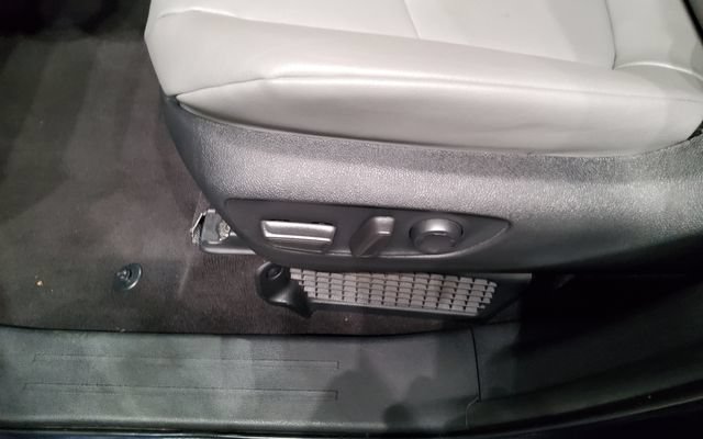 Used 2025 Toyota Sienna XLE FWD image 33