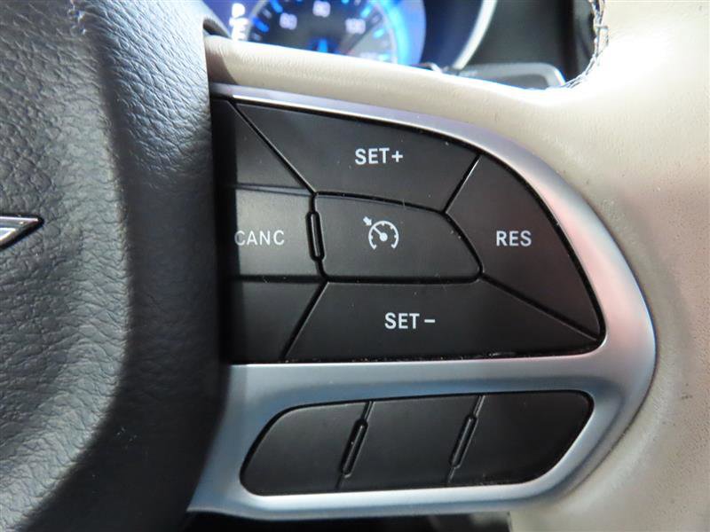 Used 2020 Chrysler Pacifica Limited FWD image 23