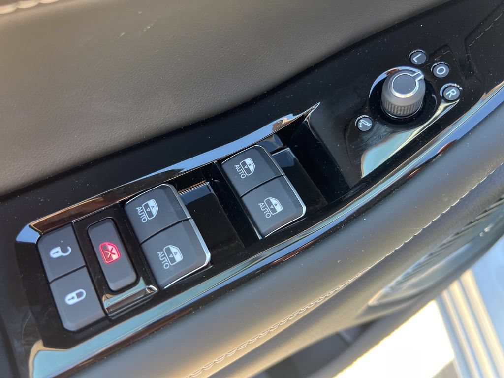 New 2024 Jeep Grand Cherokee Overland AWD/4WD image 8