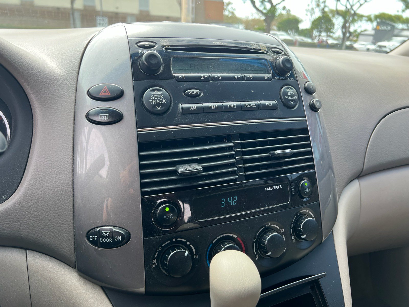 Used 2006 Toyota Sienna LE w/ LE Pkg 6 FWD image 14