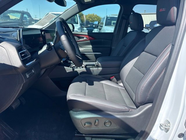 Used 2026 Chevrolet Traverse Z71 AWD/4WD image 2