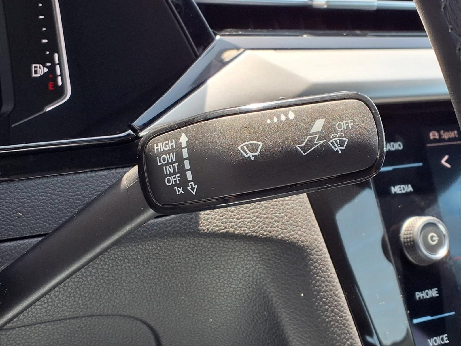 Used 2023 Volkswagen Arteon SEL AWD/4WD image 25