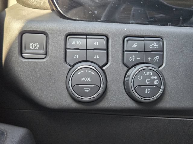 Used 2025 Chevrolet Silverado 1500 LT Trail Boss w/ LT Trail Boss Premium Package AWD/4WD image 21