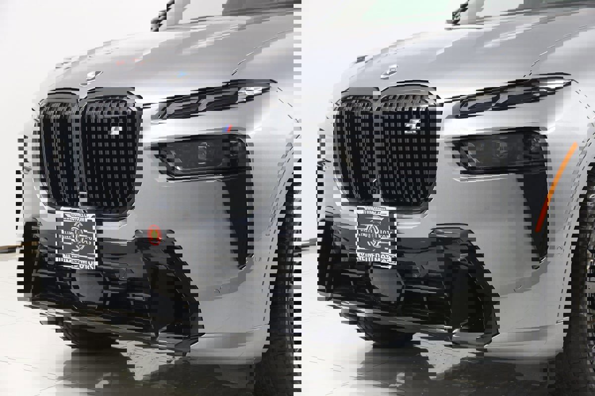 Used 2023 BMW X7 M60i w/ Executive Package image 73