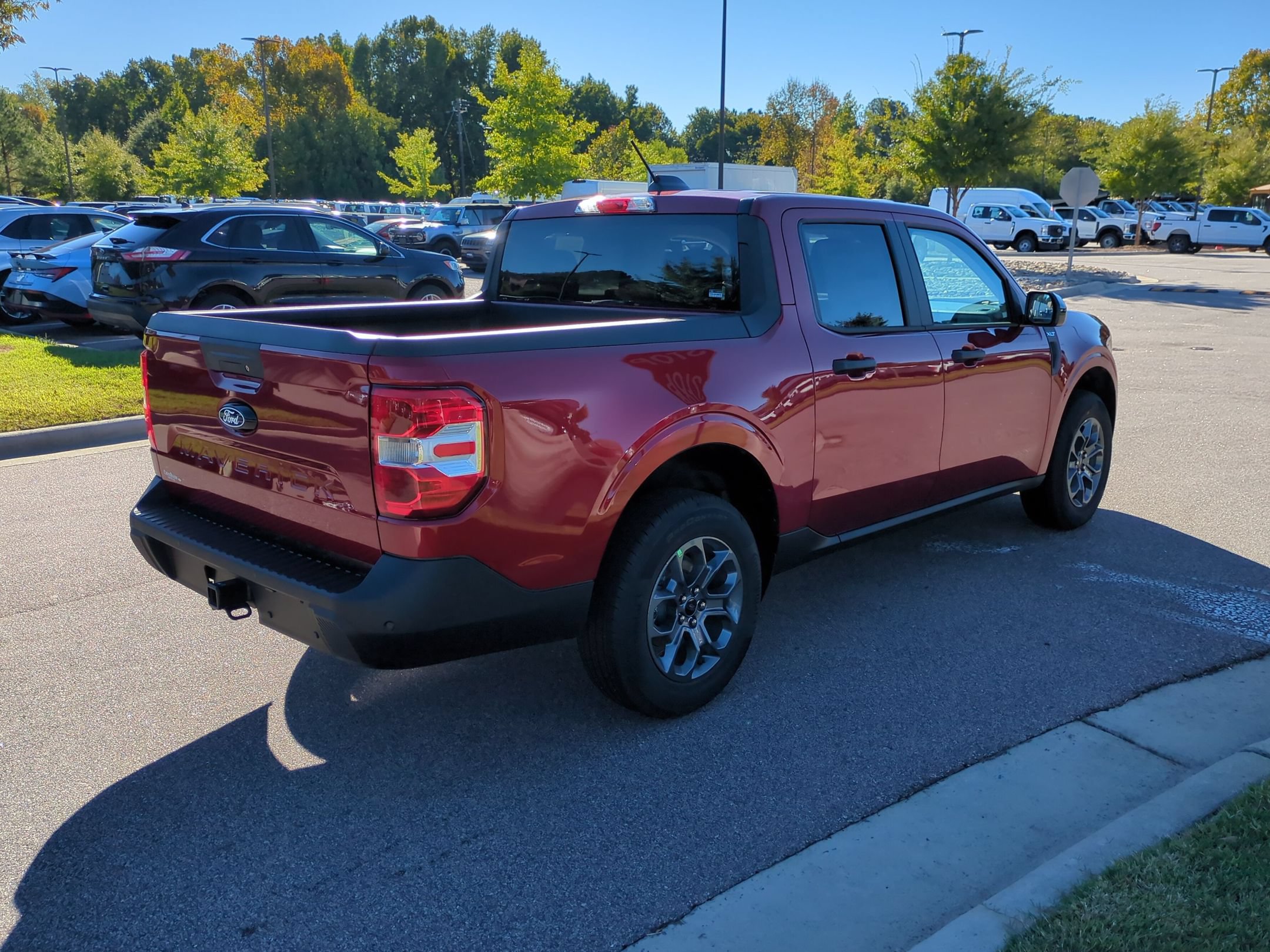 New 2026 Ford Maverick XLT w/ XLT Luxury Package FWD image 3
