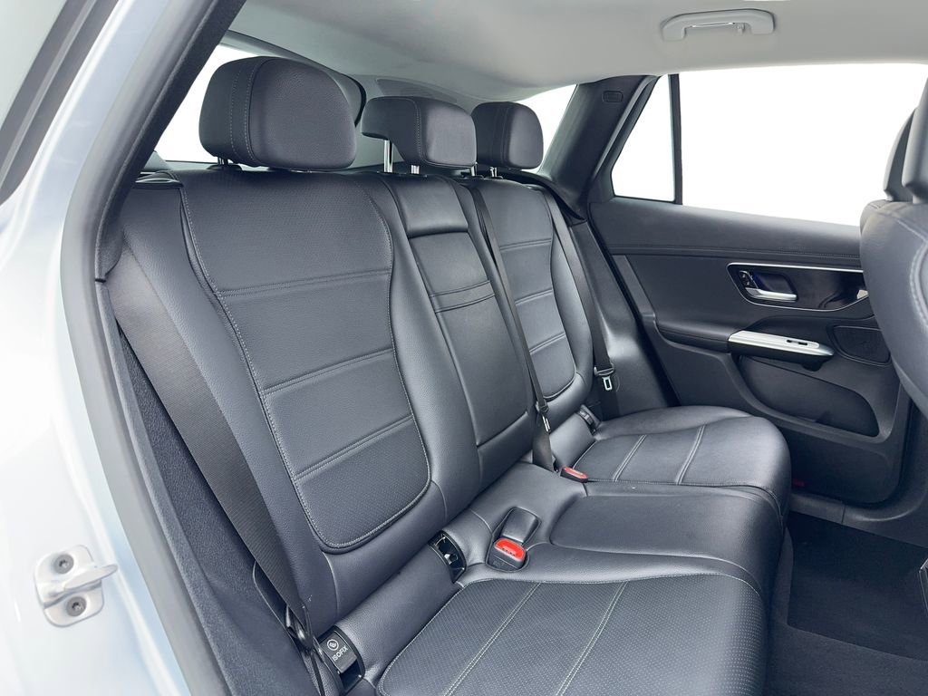 Used 2024 Mercedes-Benz GLC 300 4MATIC image 17
