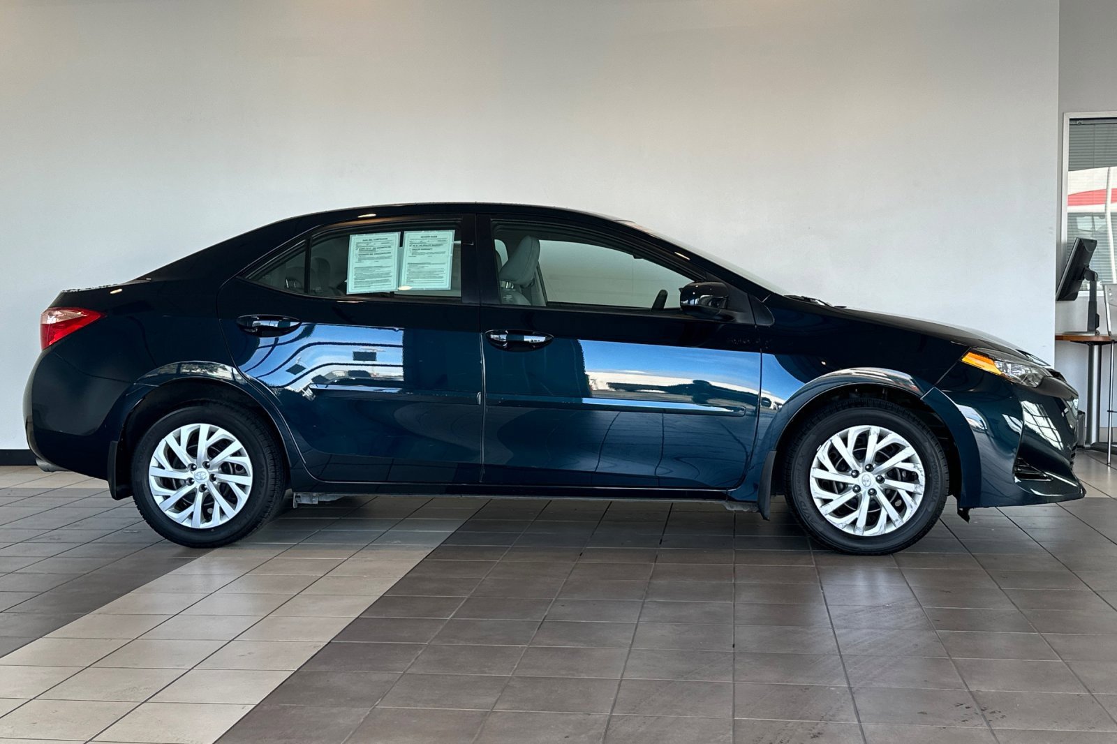 Certified 2017 Toyota Corolla LE image 3