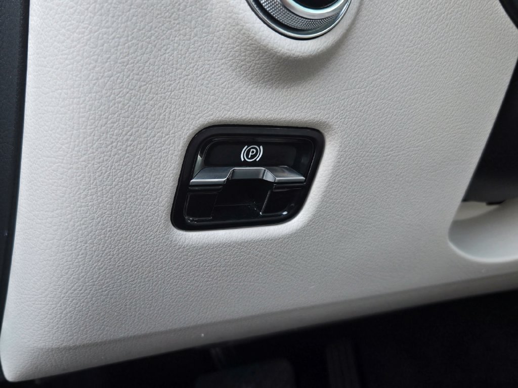 Used 2024 Mercedes-Benz C 300 4MATIC Sedan image 22