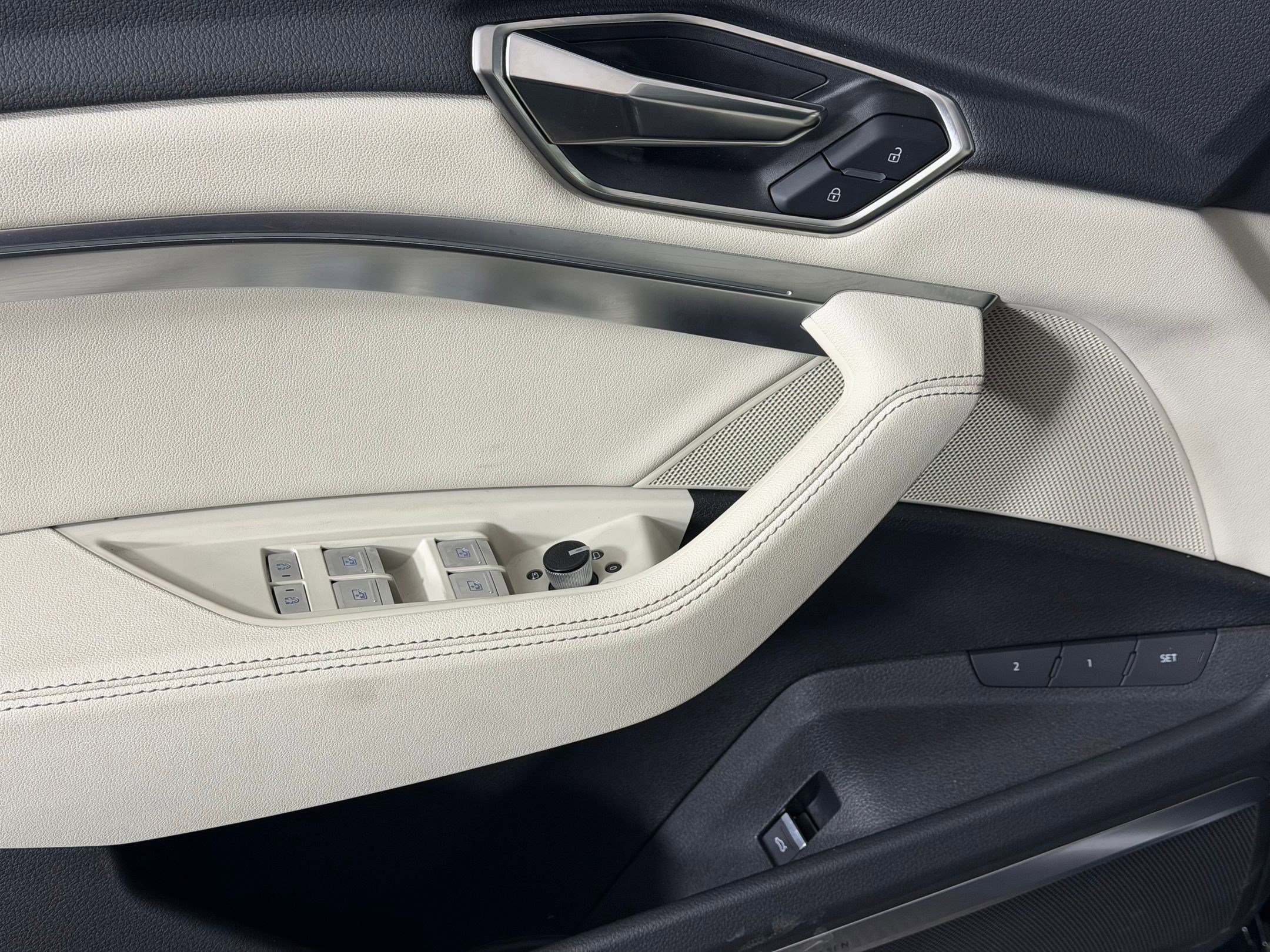 Used 2024 Audi Q8 e-tron Premium Plus w/ Premium Plus Package image 13