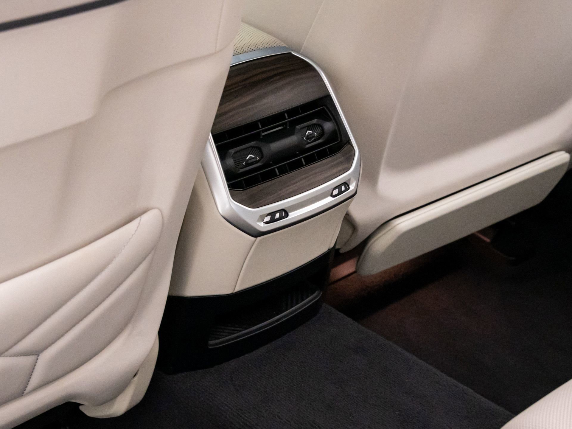 Certified 2024 BMW 760i xDrive image 20