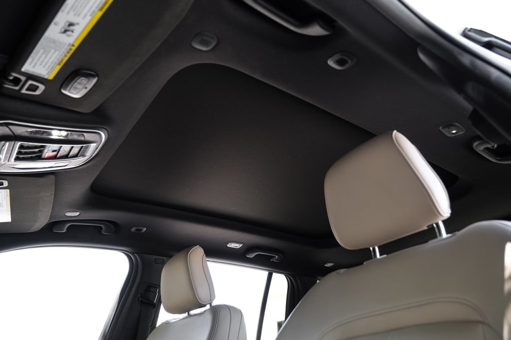 Used 2023 Jeep Grand Cherokee Limited RWD image 43