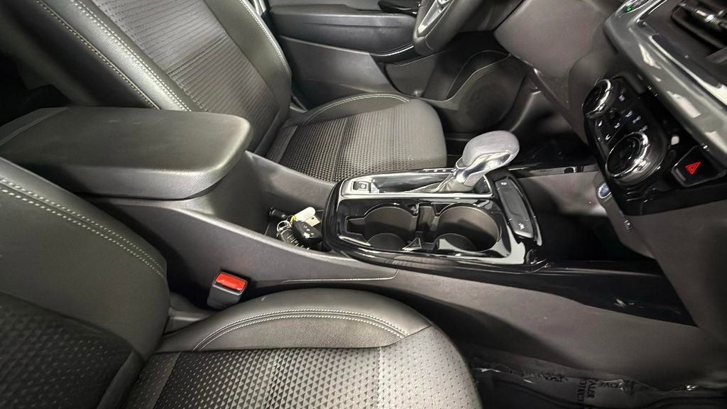 Certified 2025 Chevrolet Trax LT w/ Driver Confidence Package image 33