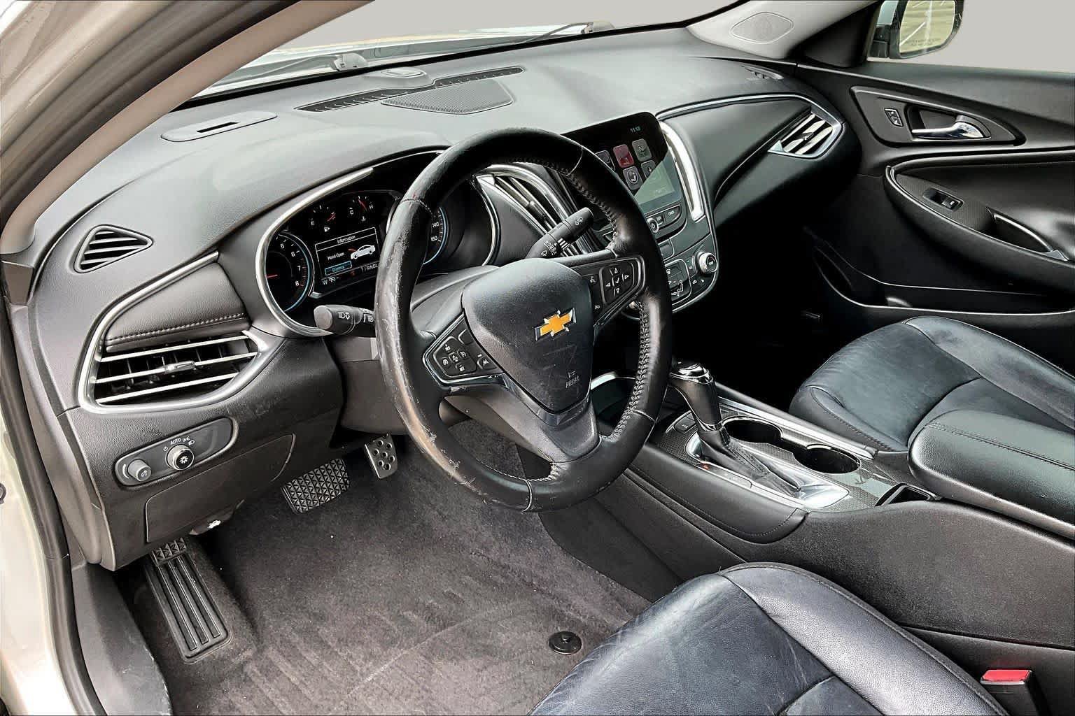 Used 2017 Chevrolet Malibu LT w/ Leather Package FWD image 18