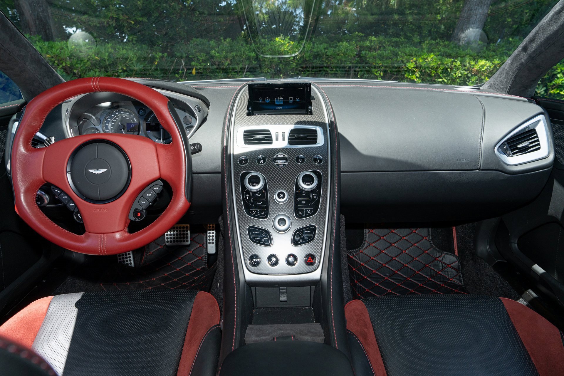 Used 2014 Aston Martin Vanquish Coupe image 19