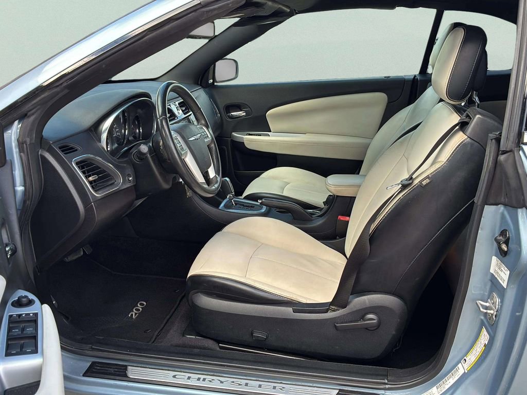 Used 2013 Chrysler 200 Limited FWD image 31