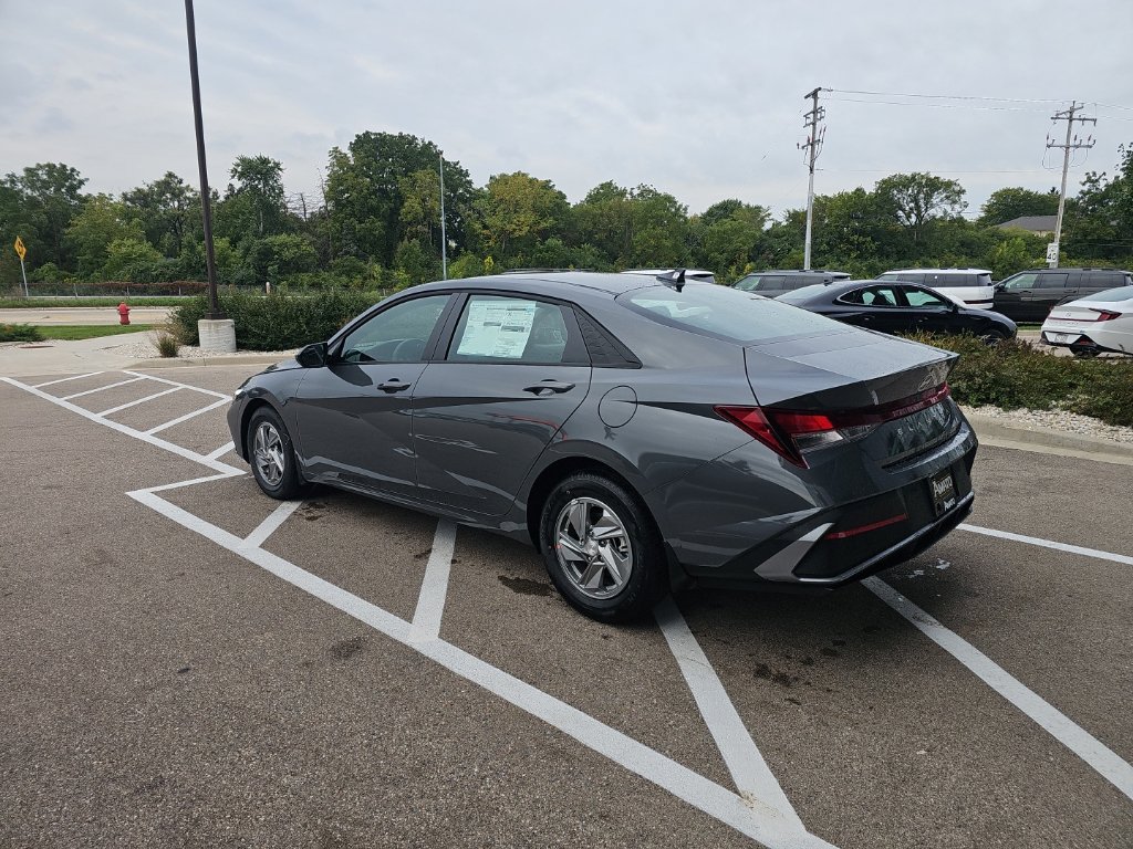 New 2026 Hyundai Elantra SE FWD image 3