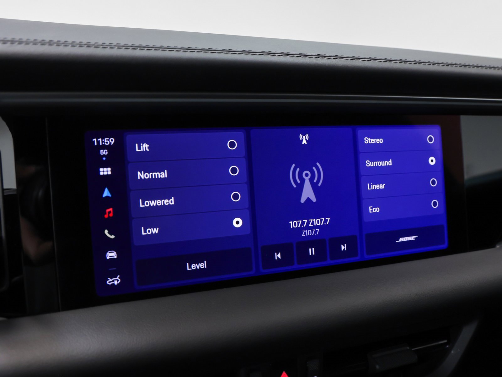 Certified 2025 Porsche Macan 4 Electric image 36