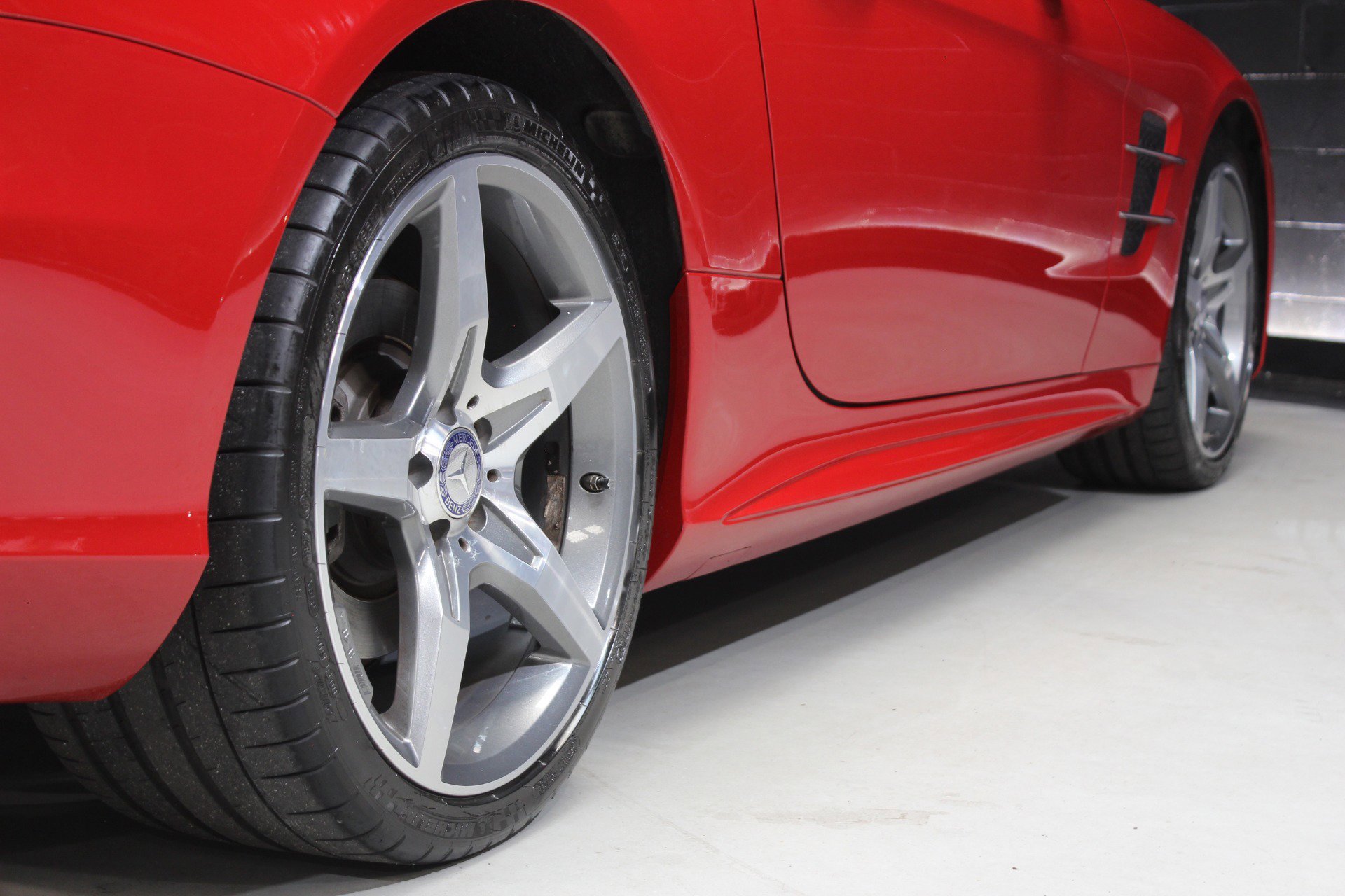 Used 2017 Mercedes-Benz SL 550 w/ Driver Assistance Package image 22