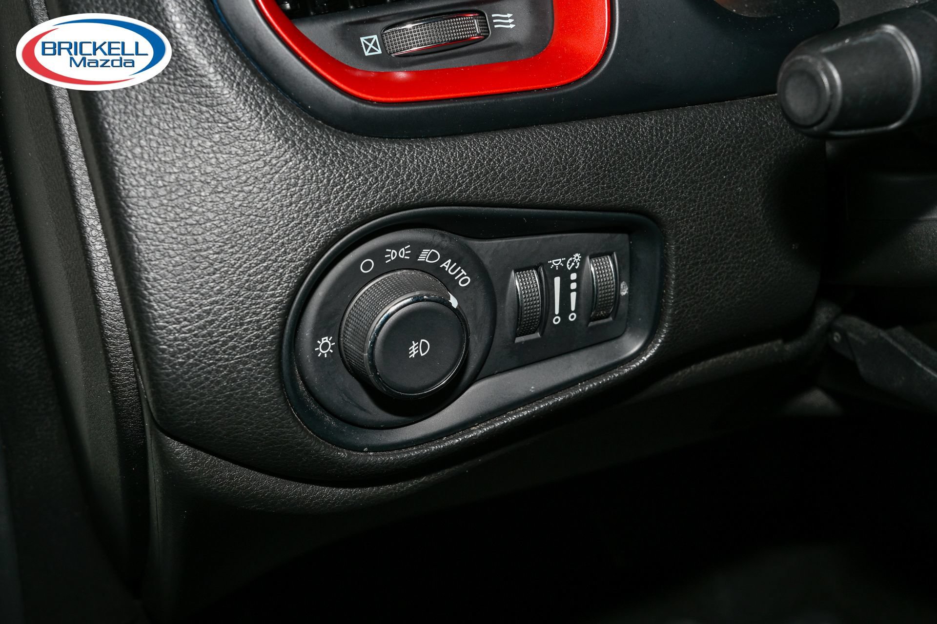 Used 2023 Jeep Renegade Trailhawk AWD/4WD image 26