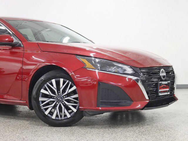 Used 2023 Nissan Altima 2.5 SV image 2