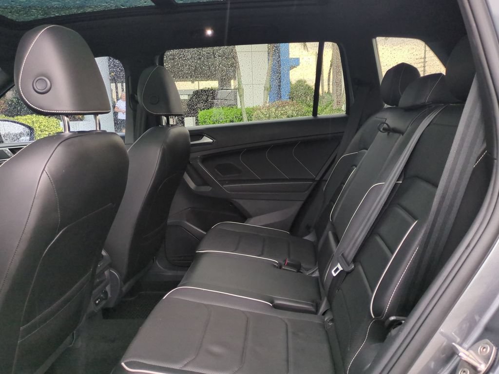 Used 2022 Volkswagen Tiguan SEL R-Line AWD/4WD image 16