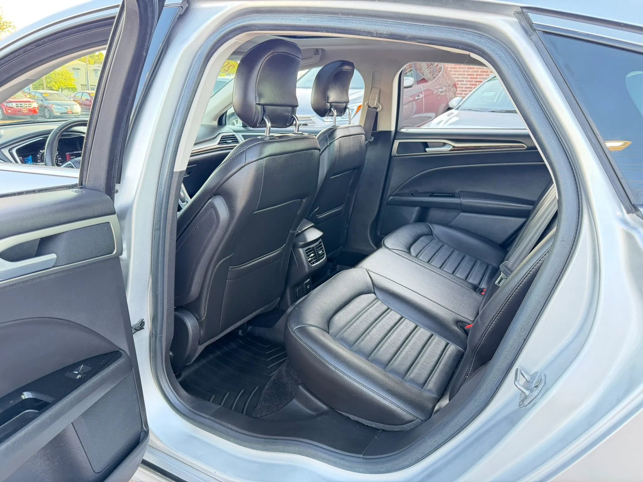 Used 2014 Ford Fusion SE w/ Equipment Group 202A image 17