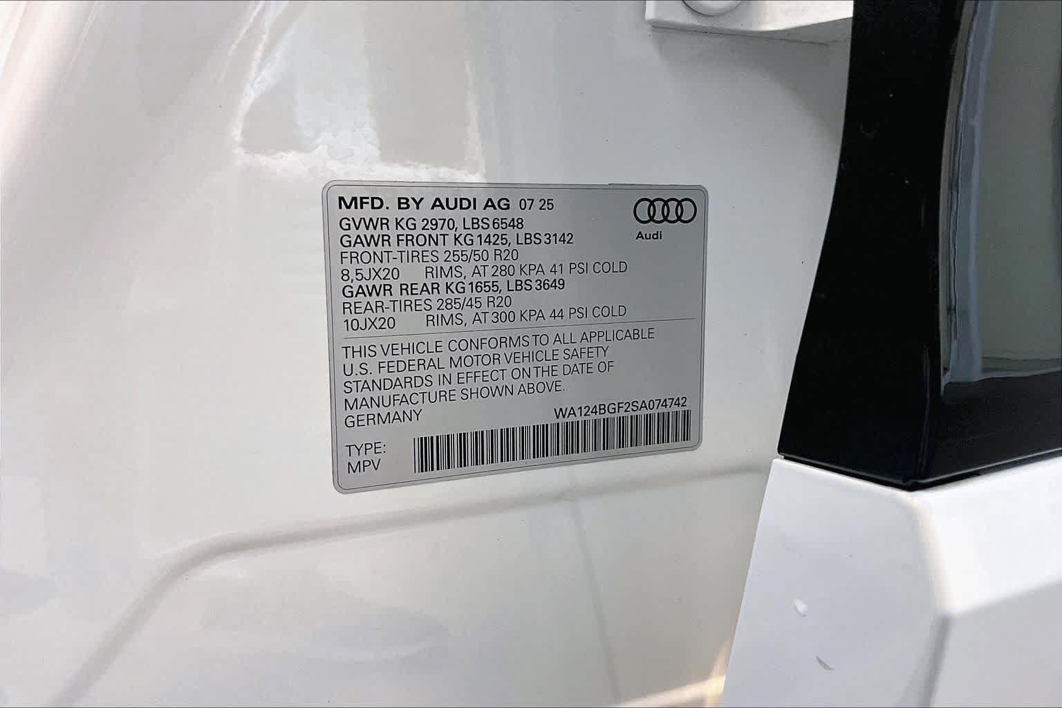Used 2025 Audi Q6 e-tron Premium Plus w/ Premium Plus AWD/4WD image 33