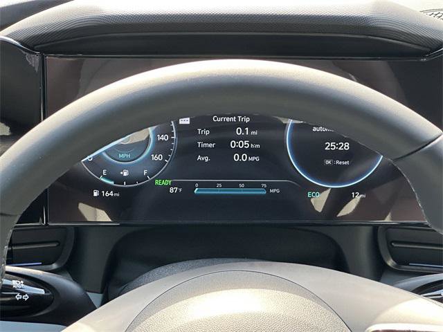 New 2025 Hyundai Elantra Limited image 26