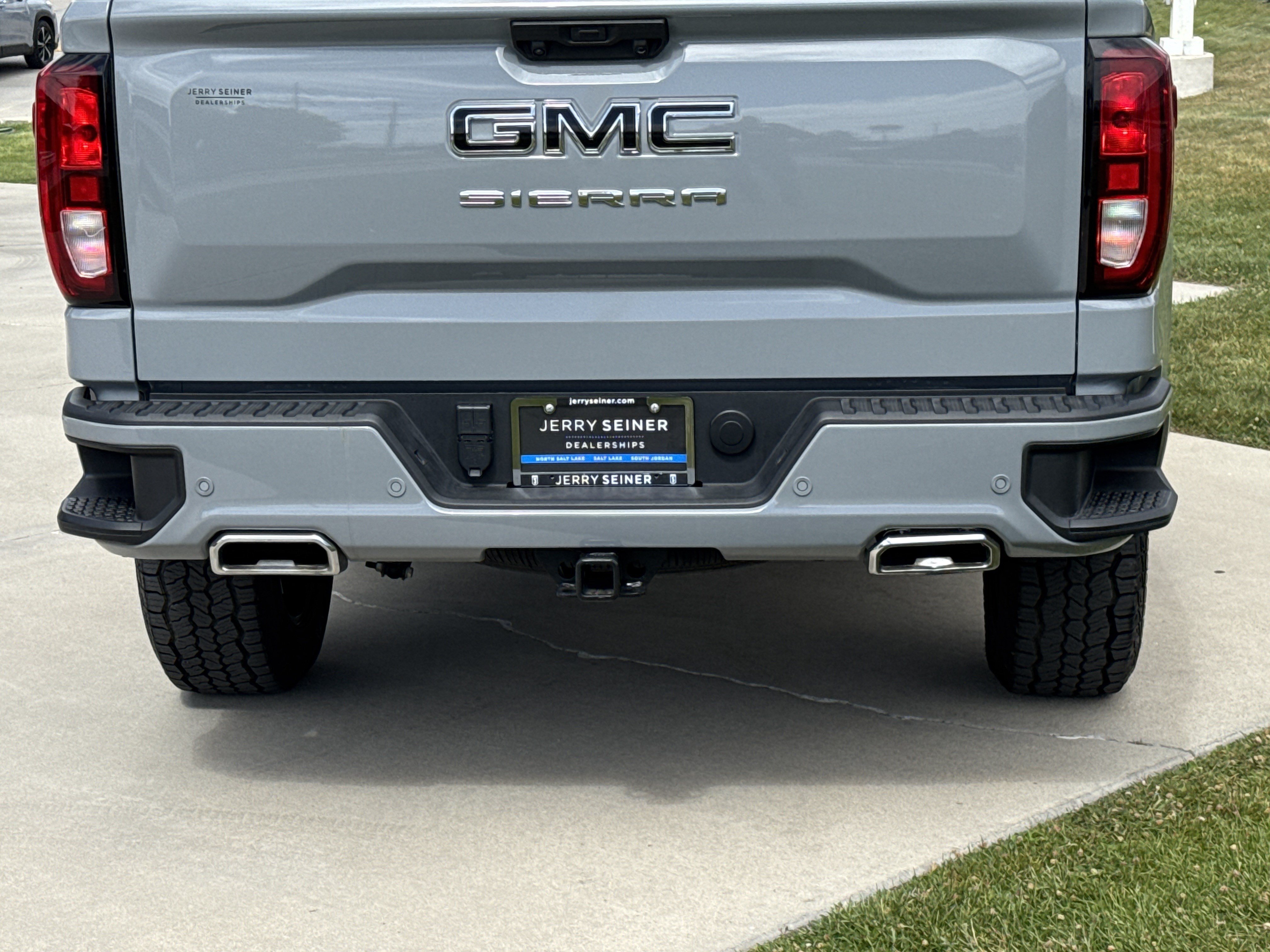 Used 2024 GMC Sierra 1500 Elevation w/ Elevation Premium Package AWD/4WD image 12