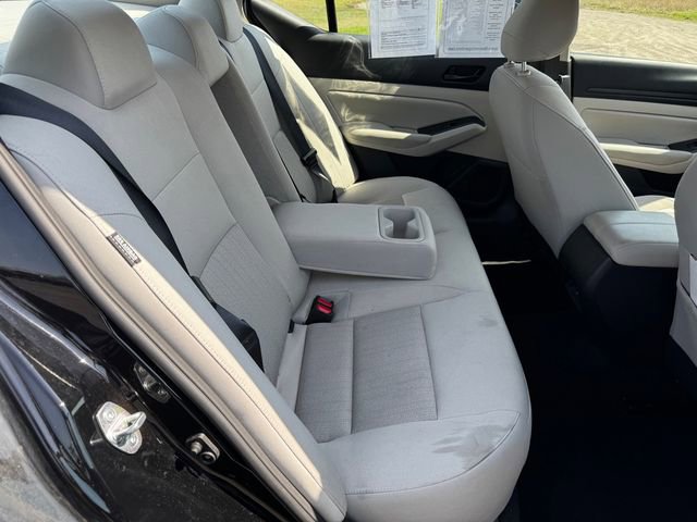 Used 2025 Nissan Altima 2.5 SV FWD image 16