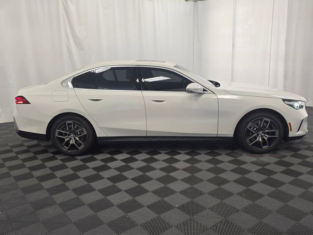 Used 2026 BMW 530i xDrive w/ Premium Package image 8